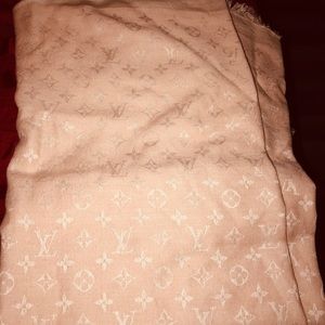 Louis Vuitton Accessories - Light Shawl Pink Louis Vuitton Scarf Louis Vuitton Accessories - Light Shawl Pink Louis Vuitton Scarf